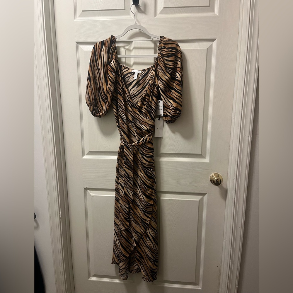Leith Women’sTan and‎ Black Puff Sleeve Tiger Print Wrap Dress Size Sm. NWT